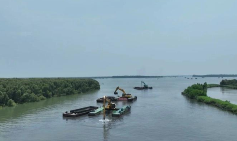 SMC expands Central Luzon river cleanup, over 2M tons of silt, wastes removed in Bulacan