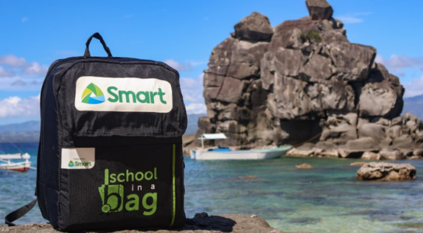 Apo Island receives School-in-a-Bag from Smart